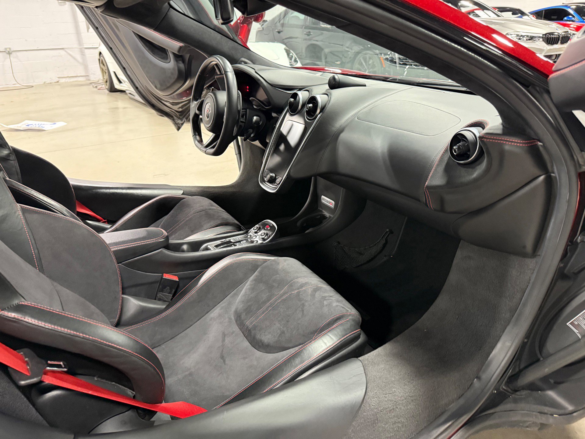 Used 2018 McLaren 570S Spider image 48