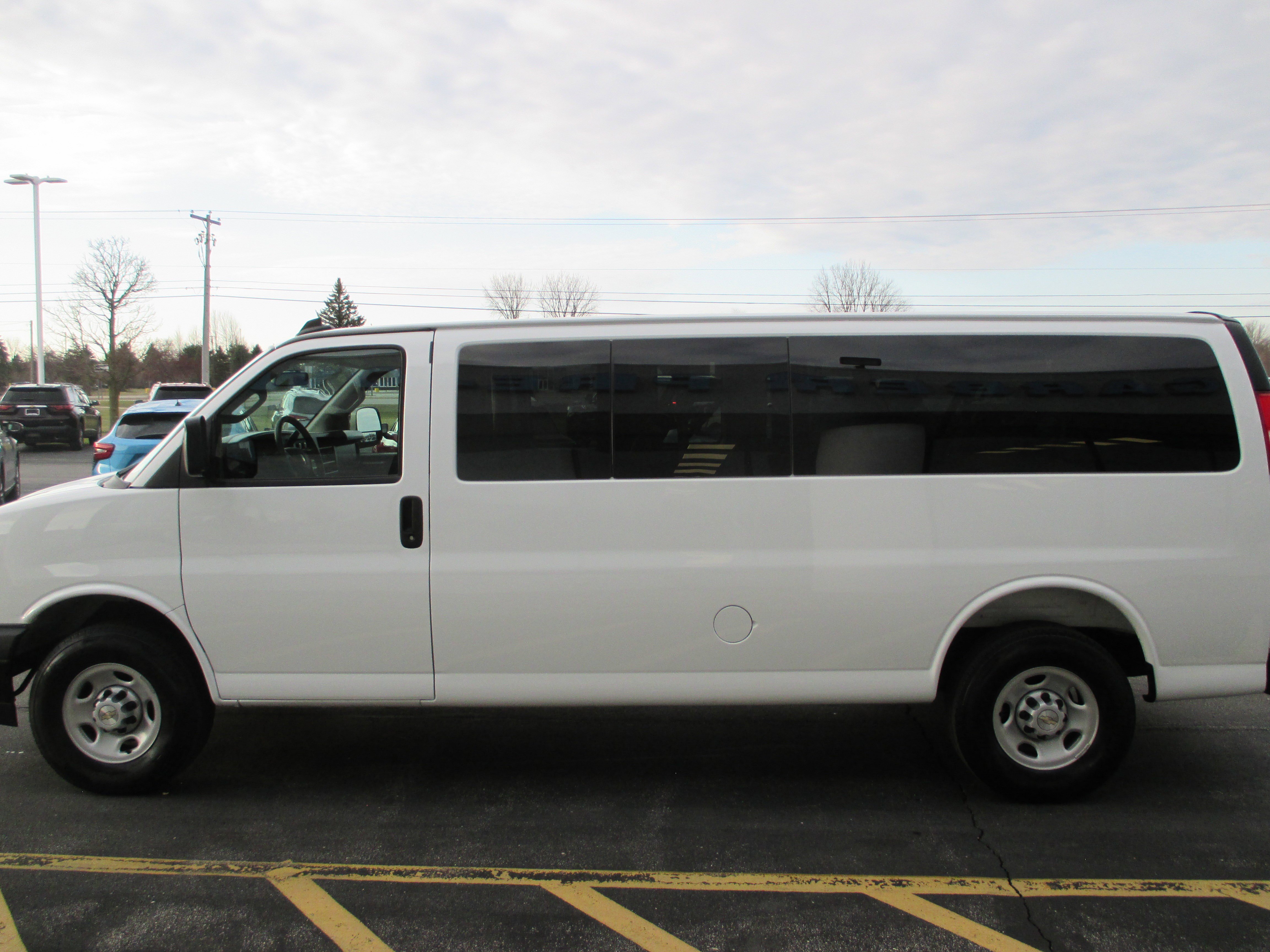 Used 2025 Chevrolet Express 3500 LS RWD image 6