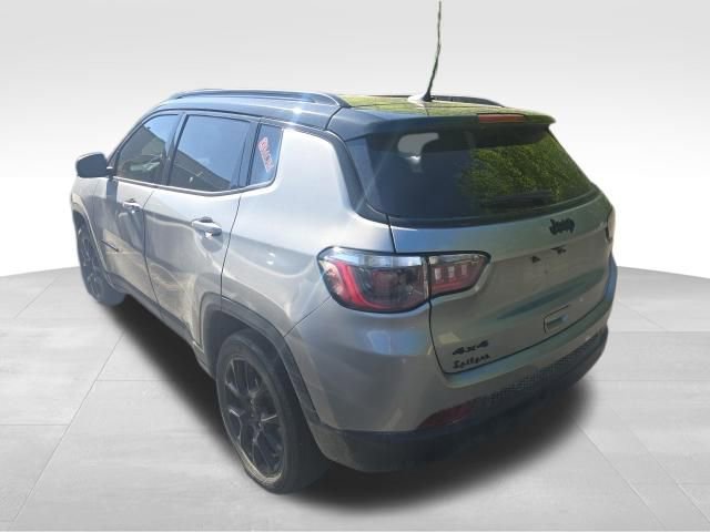 Used 2023 Jeep Compass Latitude w/ Sun and Sound Group AWD/4WD image 3