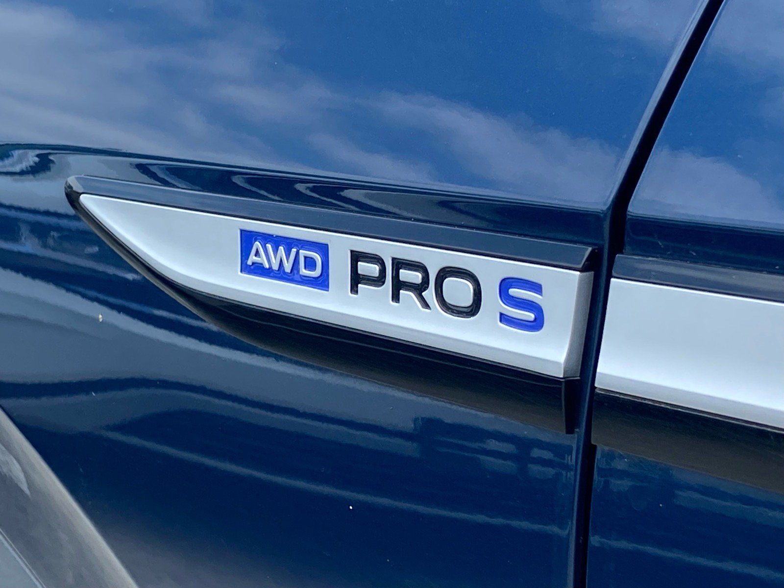 Used 2023 Volkswagen ID.4 Pro S AWD/4WD image 5