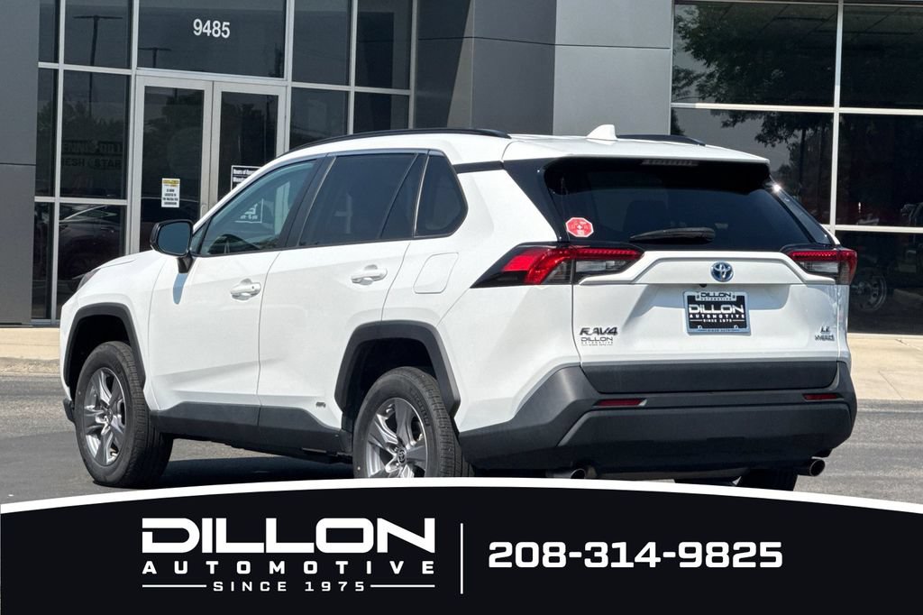 Used 2022 Toyota RAV4 LE AWD/4WD image 6