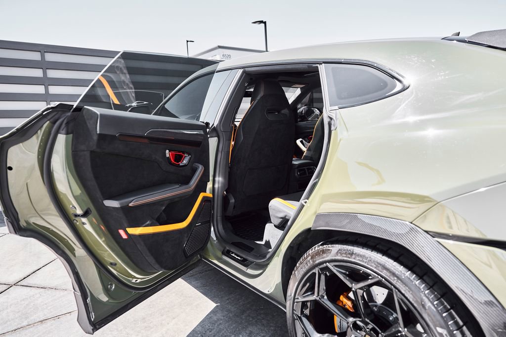 Used 2023 Lamborghini Urus Performante AWD/4WD image 36