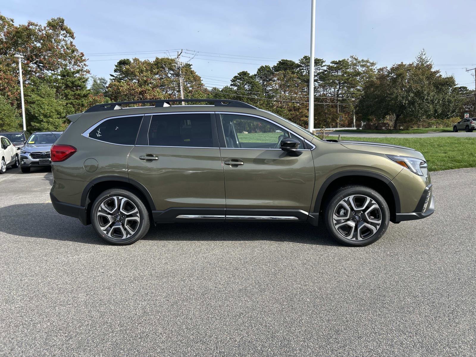 New 2025 Subaru Ascent Limited image 2