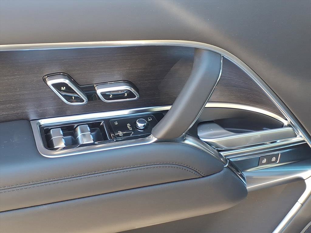 New 2026 Land Rover Range Rover Long Wheelbase SE image 10