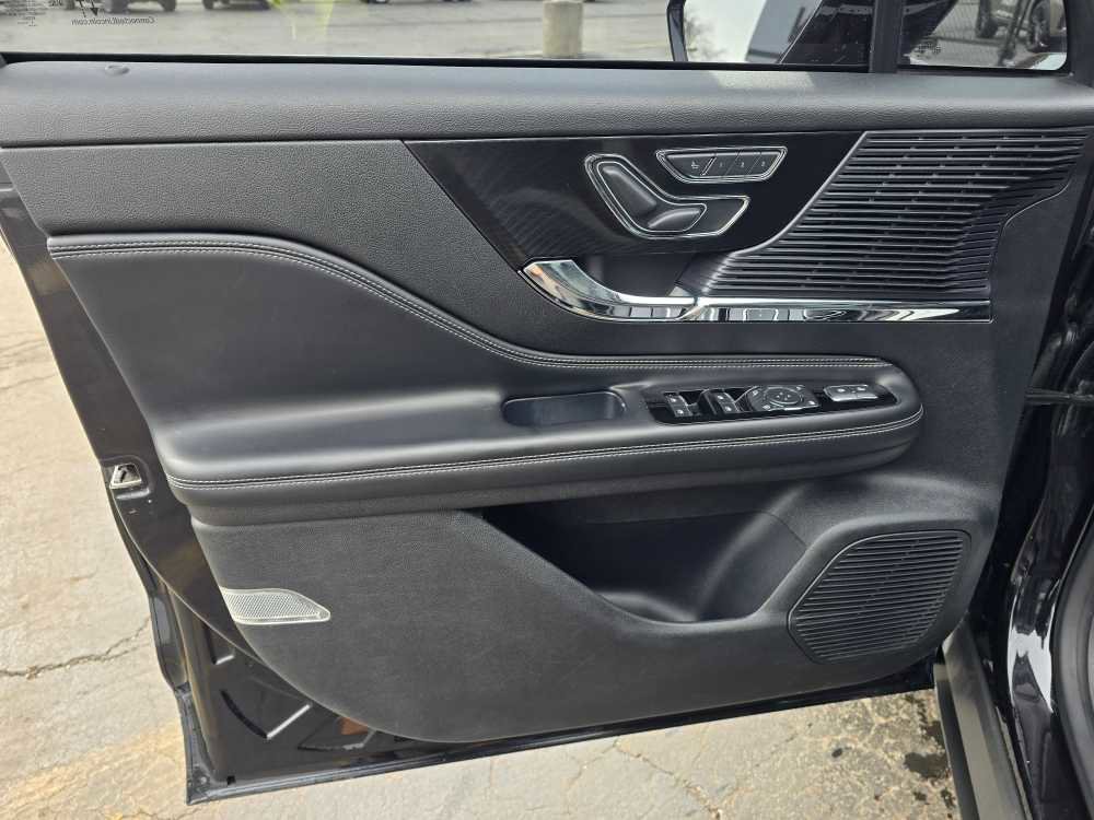 Used 2021 Lincoln Corsair AWD w/ Premium Package image 9