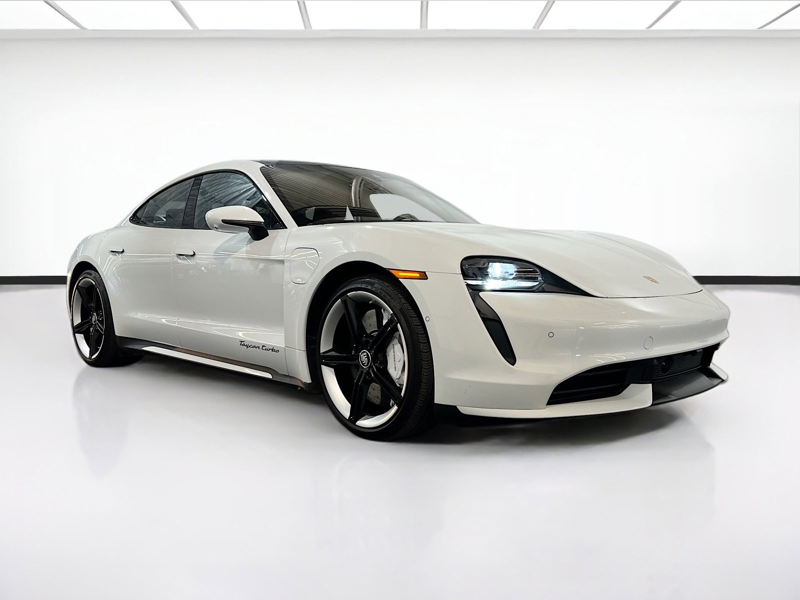 Used 2020 Porsche Taycan Turbo image 2