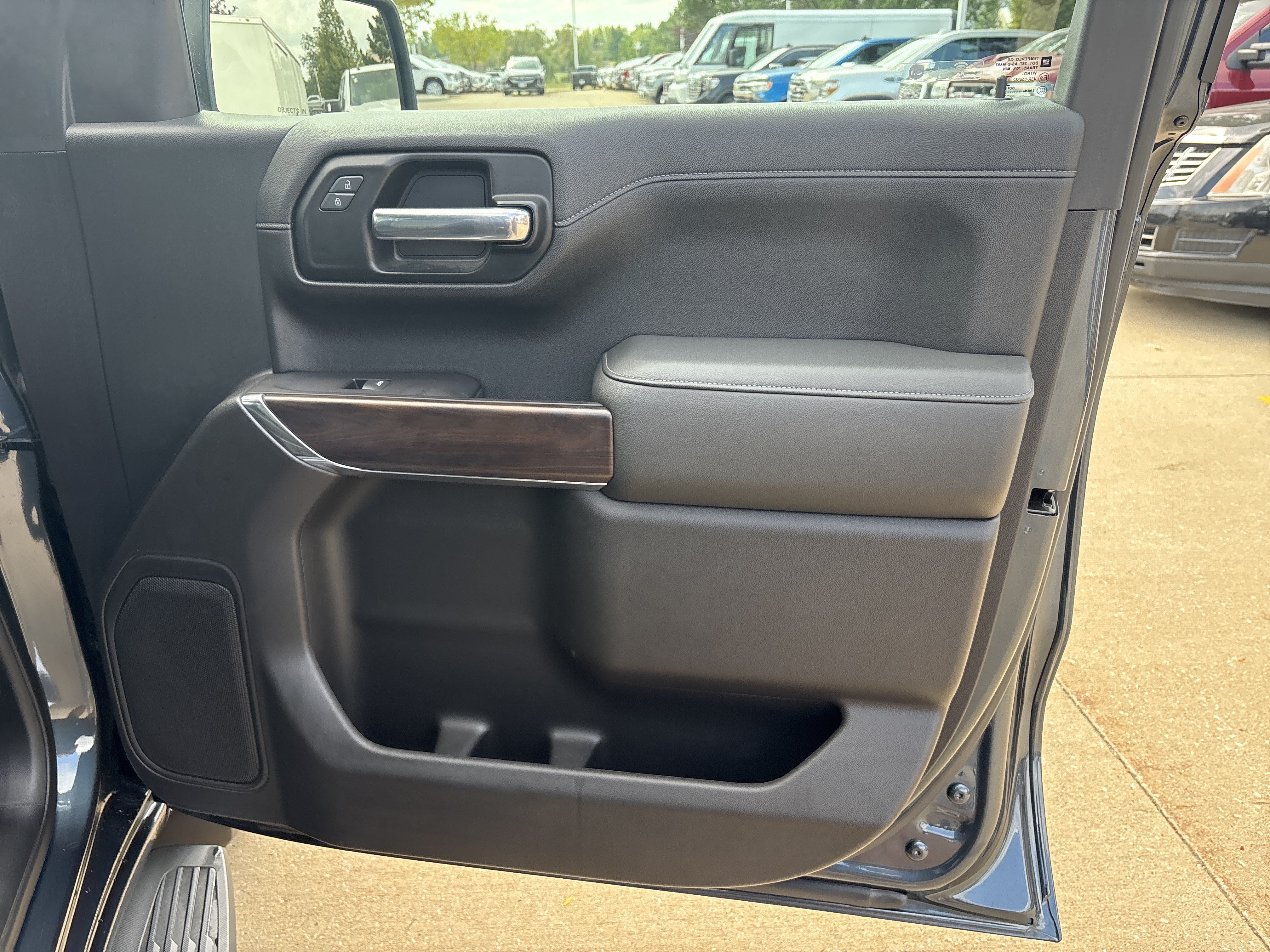 Used 2020 GMC Sierra 1500 SLT w/ SLT Premium Package AWD/4WD image 17