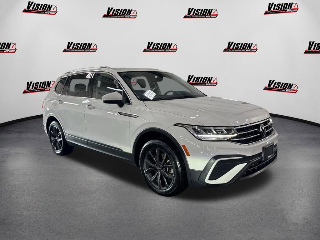 Used 2022 Volkswagen Tiguan SE image 3