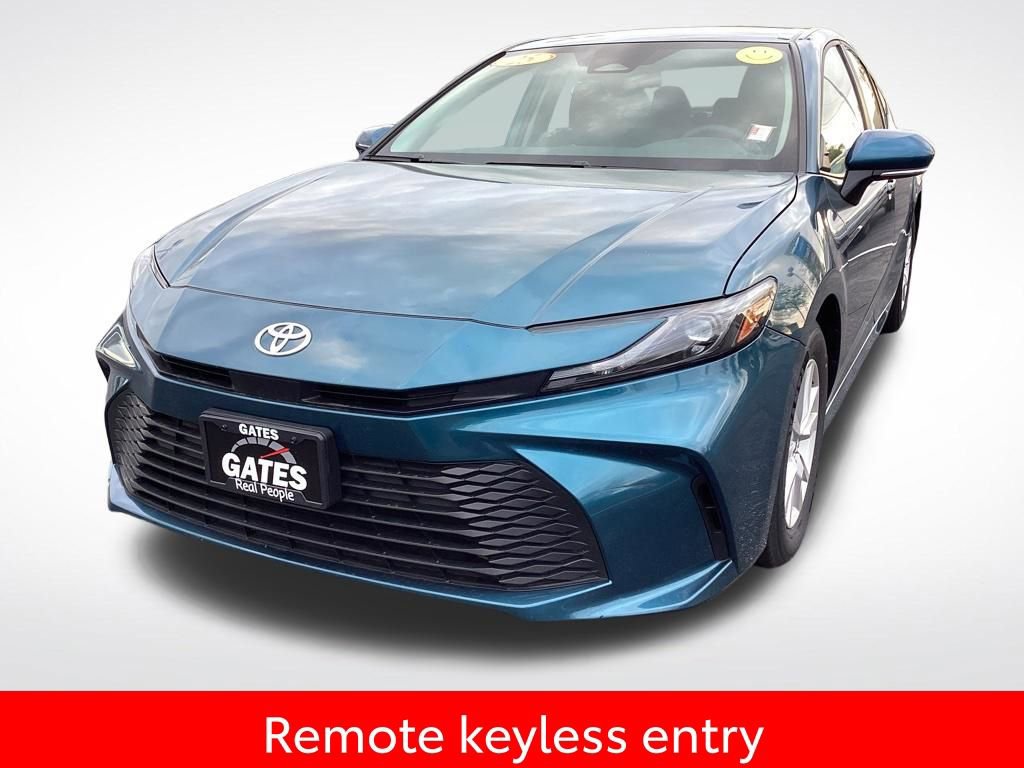 Used 2025 Toyota Camry SE FWD image 5