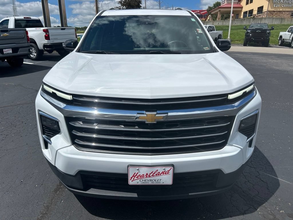 Used 2025 Chevrolet Traverse LT w/ Sun and Wheel Package AWD/4WD image 2