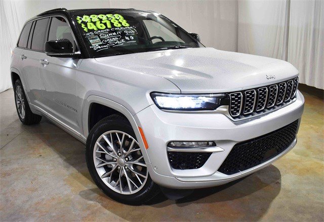Used 2025 Jeep Grand Cherokee Summit image 3