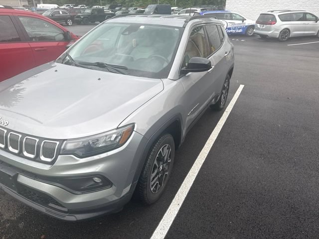 Used 2022 Jeep Compass Latitude AWD/4WD image 2
