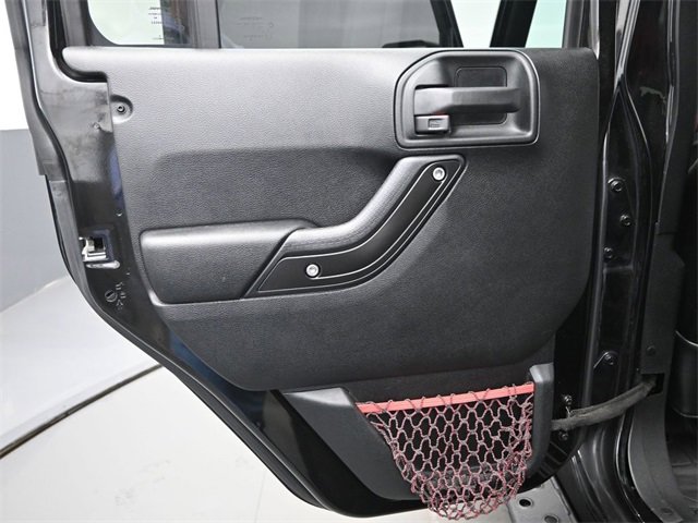 Used 2017 Jeep Wrangler Unlimited Rubicon image 14