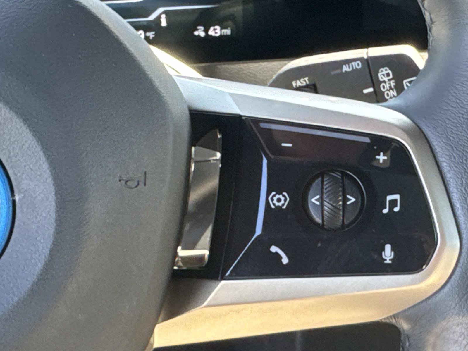 Used 2022 BMW iX xDrive50 w/ Premium Package image 9