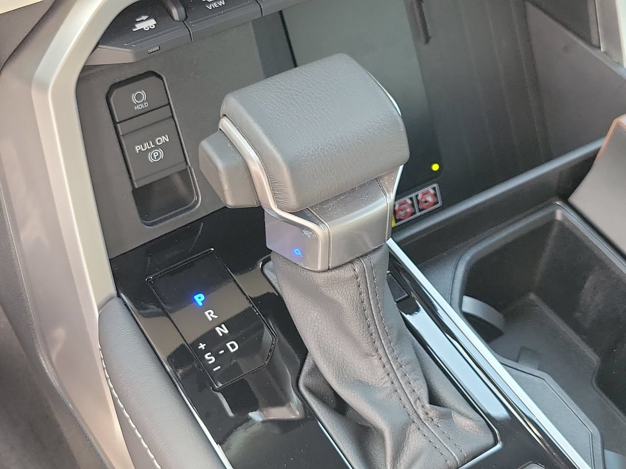 Used 2025 Toyota Sequoia Capstone AWD/4WD image 27