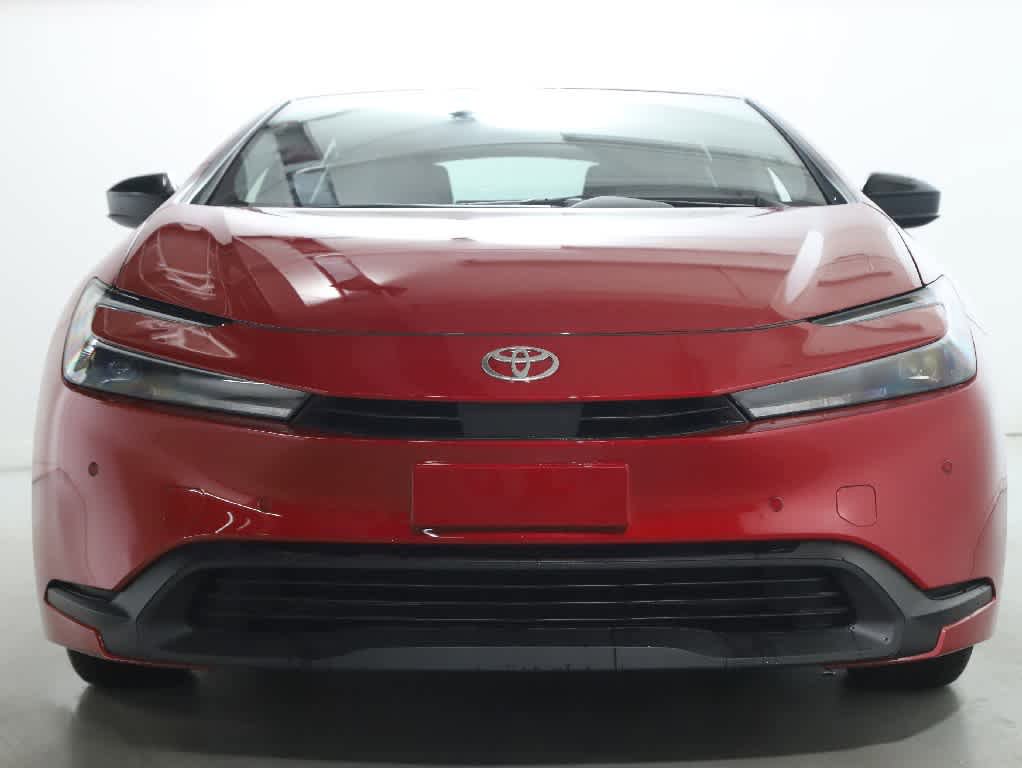 Used 2025 Toyota Prius LE AWD/4WD image 5