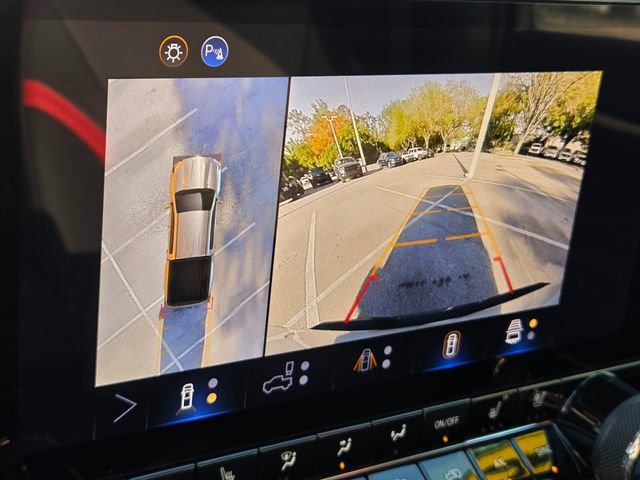 Used 2025 Chevrolet Colorado Z71 w/ Technology Package image 30