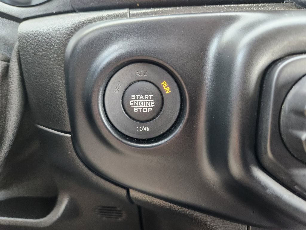 Used 2020 Jeep Wrangler Unlimited Sahara image 36