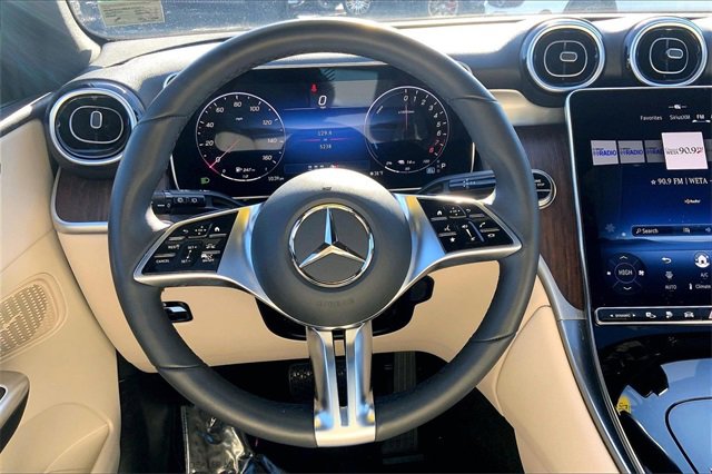 Used 2025 Mercedes-Benz GLC 350e 4MATIC image 4