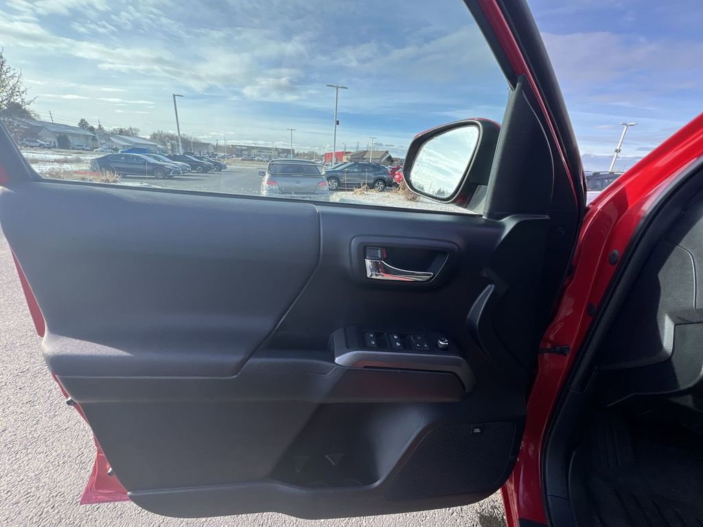 Used 2016 Toyota Tacoma TRD Off-Road image 23