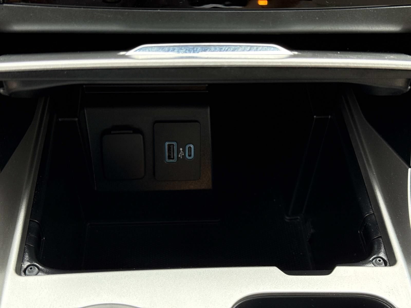 Used 2020 Ford Explorer XLT w/ Equipment Group 202A AWD/4WD image 12