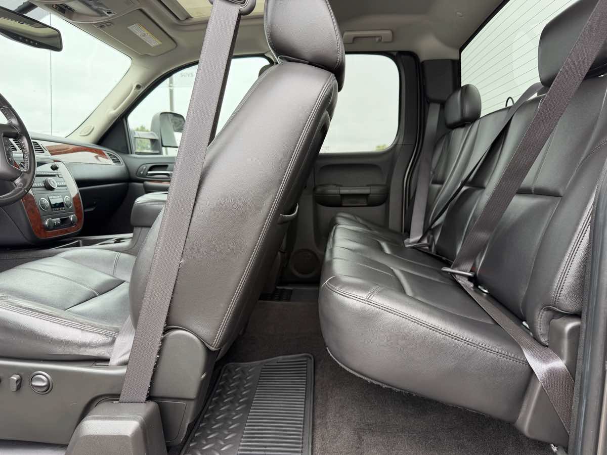 Used 2009 Chevrolet Silverado 3500 W/T AWD/4WD image 11