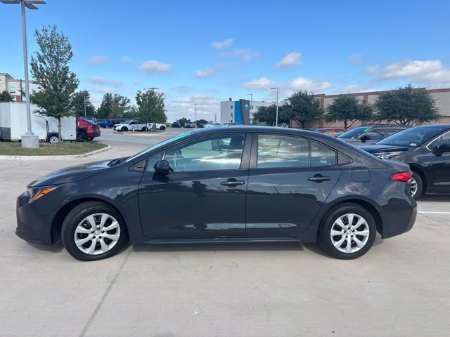 Used 2025 Toyota Corolla LE FWD image 5