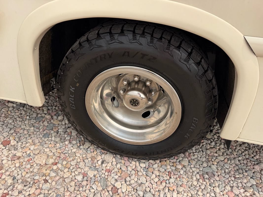 Used 2018 Ford E-350 and Econoline 350 Super Duty w/ Motorhome Prep Package RWD image 9