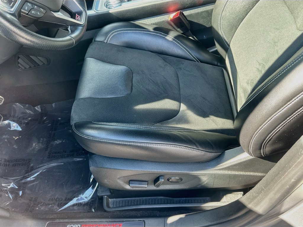 Used 2022 Ford Edge ST AWD/4WD image 18