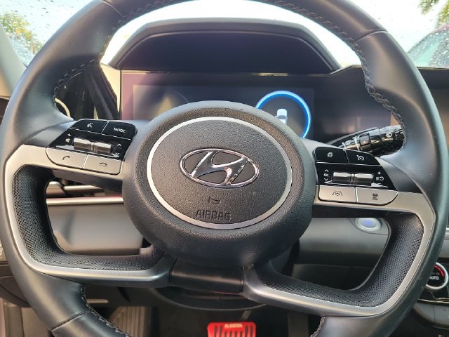 Used 2022 Hyundai Elantra Limited FWD image 19