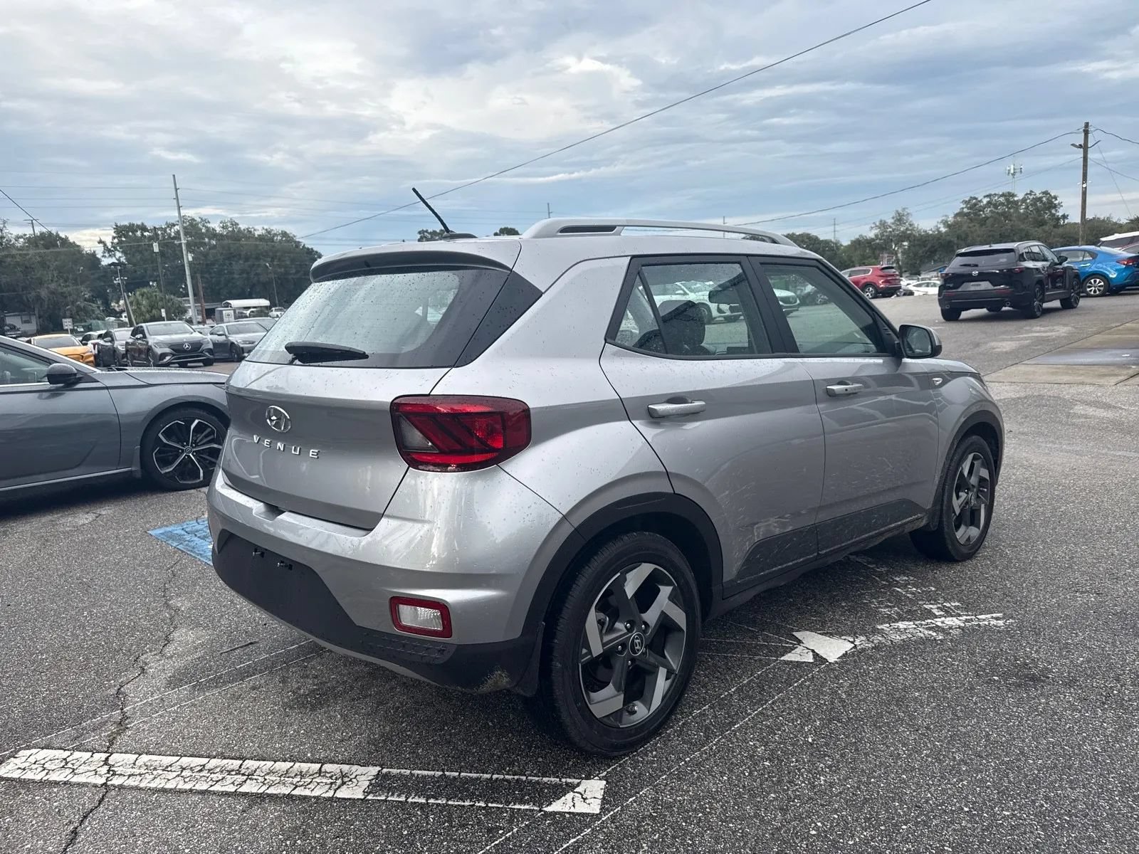 Used 2024 Hyundai Venue SEL FWD image 9