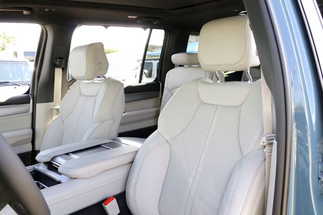 New 2026 Jeep Grand Wagoneer Limited AWD/4WD image 10