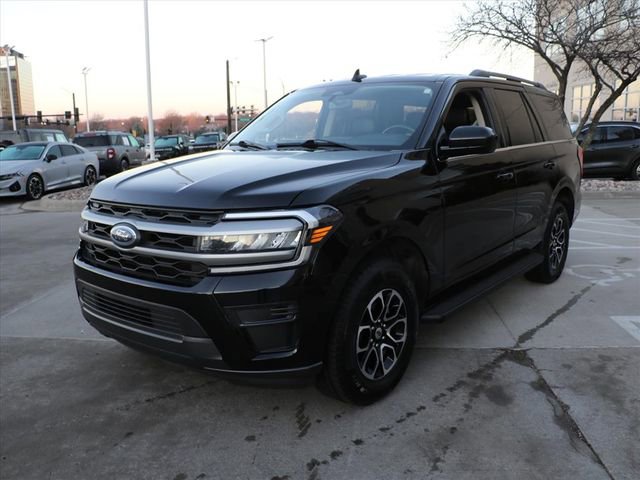 Used 2024 Ford Expedition XLT image 2