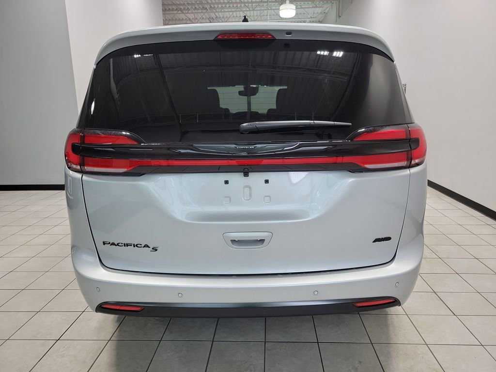 New 2026 Chrysler Pacifica Select w/ S Appearance Package image 5