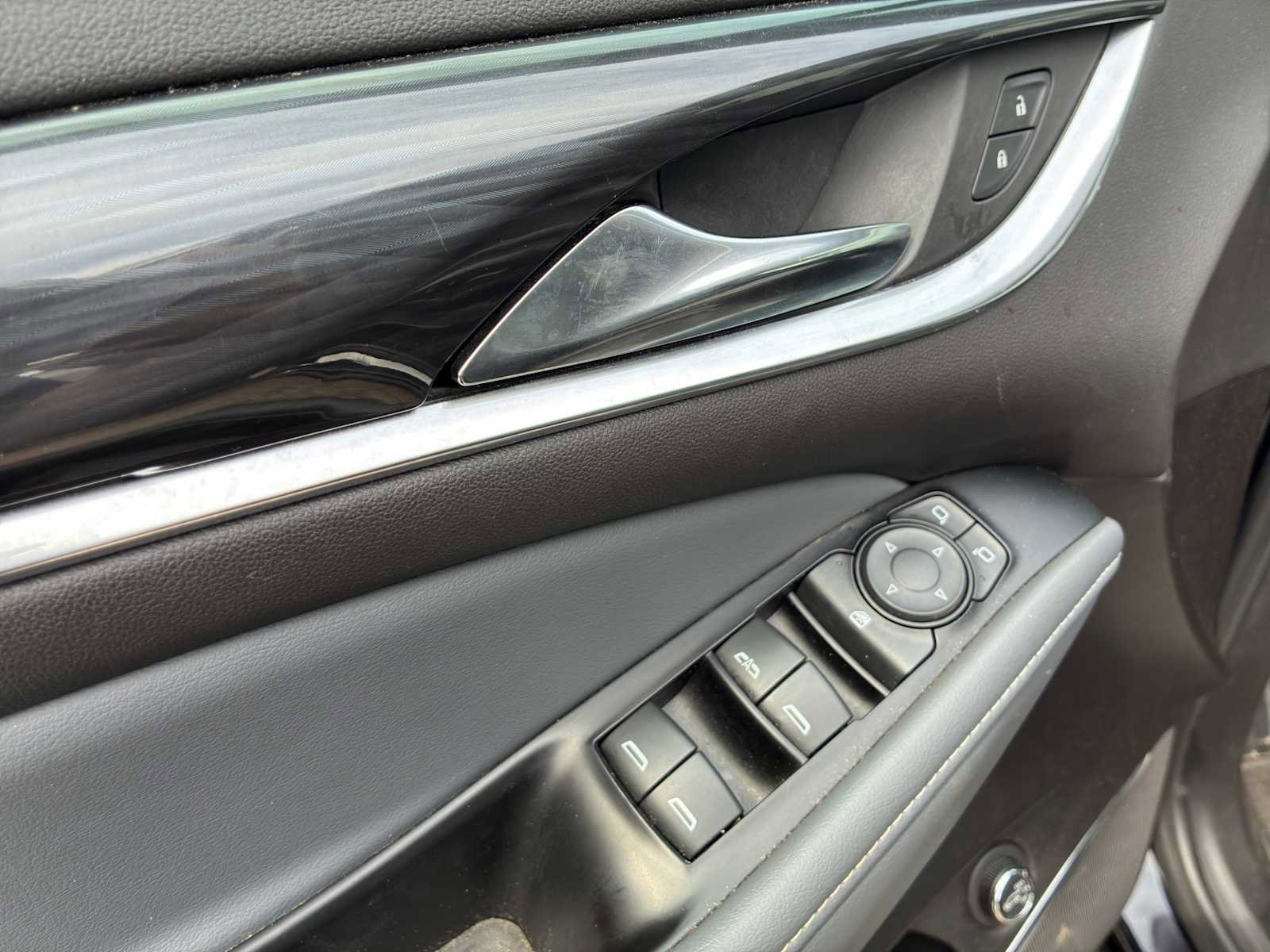 Used 2020 Buick Enclave Essence image 9