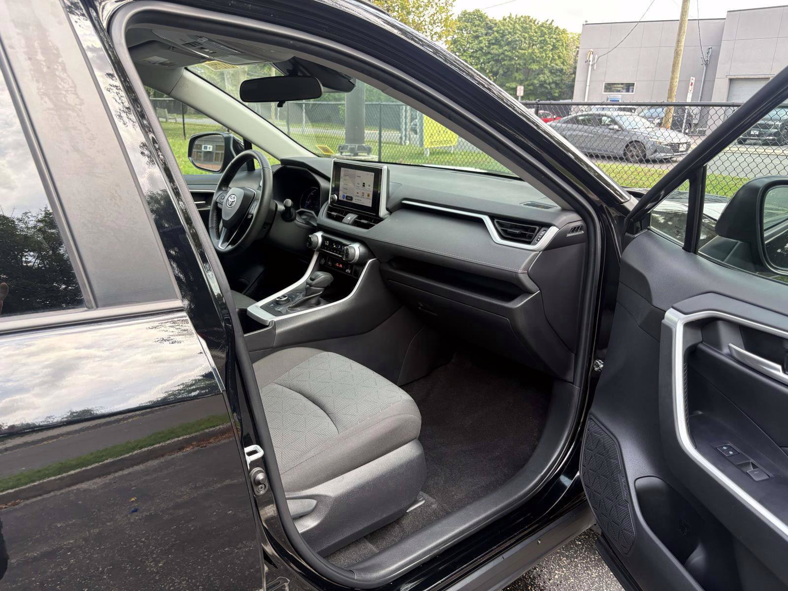 Used 2023 Toyota RAV4 XLE w/ XLE Grade Weather Package AWD/4WD image 22