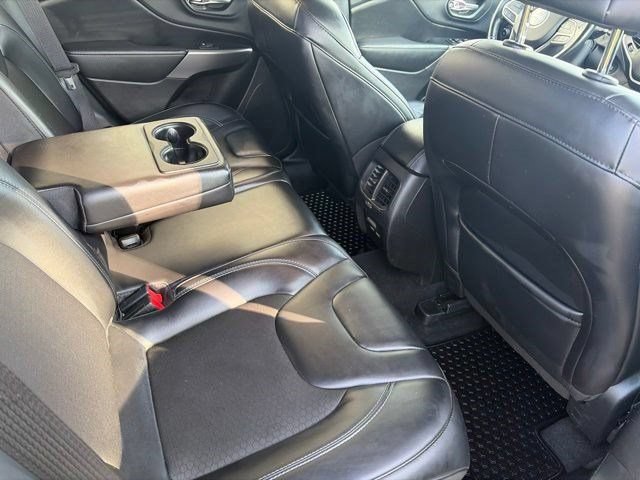 Used 2020 Jeep Cherokee Latitude Plus w/ Cold Weather Group AWD/4WD image 36