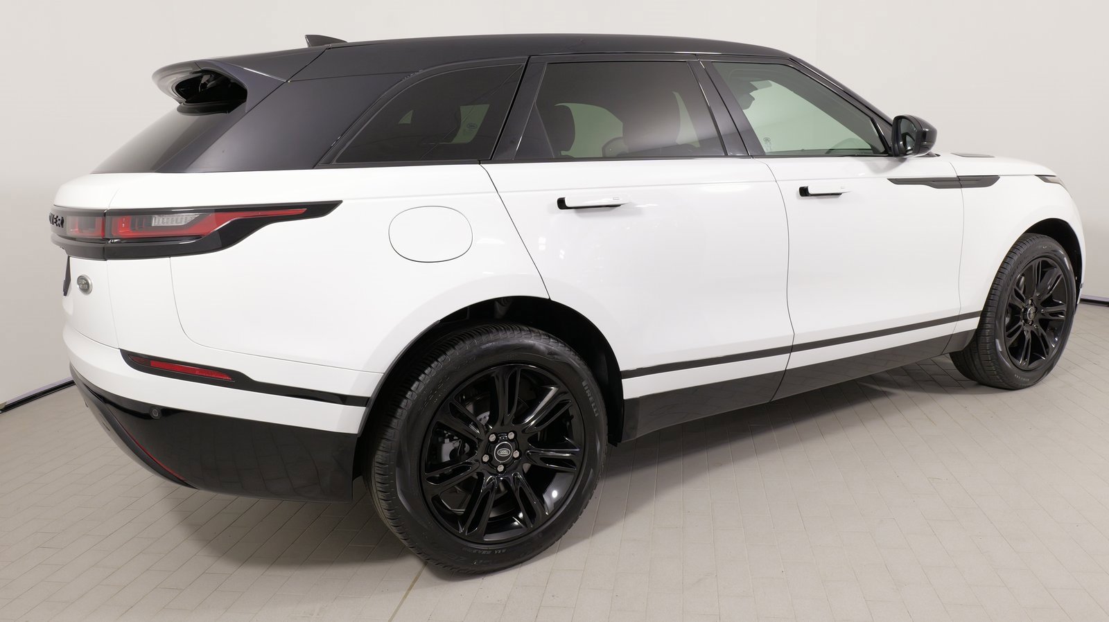 Used 2023 Land Rover Range Rover Velar R-Dynamic S image 11