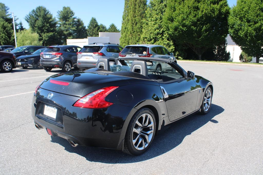 Used 2014 Nissan 370Z Touring RWD image 13