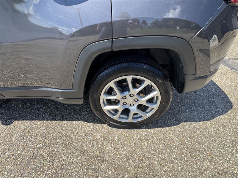 Used 2024 Jeep Compass Latitude AWD/4WD image 26
