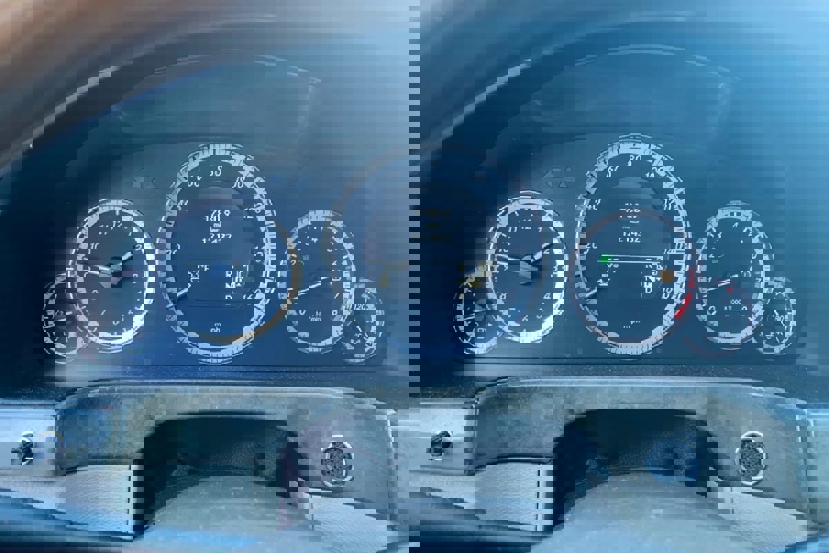 Used 2010 Mercedes-Benz E 350 4MATIC Sedan image 7