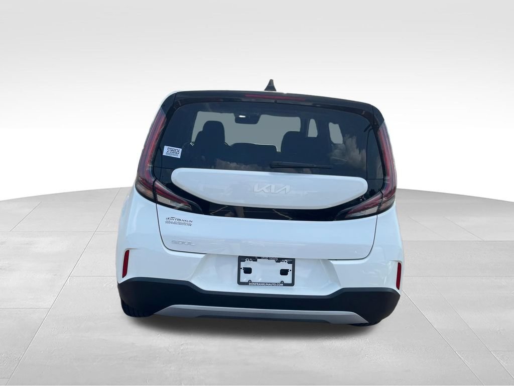 Used 2025 Kia Soul LX FWD image 4