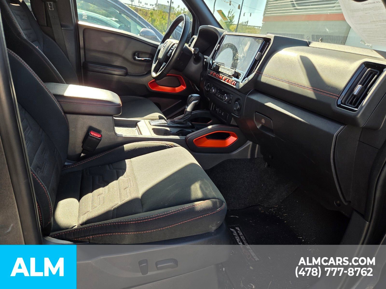 Used 2025 Nissan Frontier PRO-4X image 24