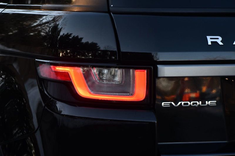 Used 2017 Land Rover Range Rover Evoque SE image 5