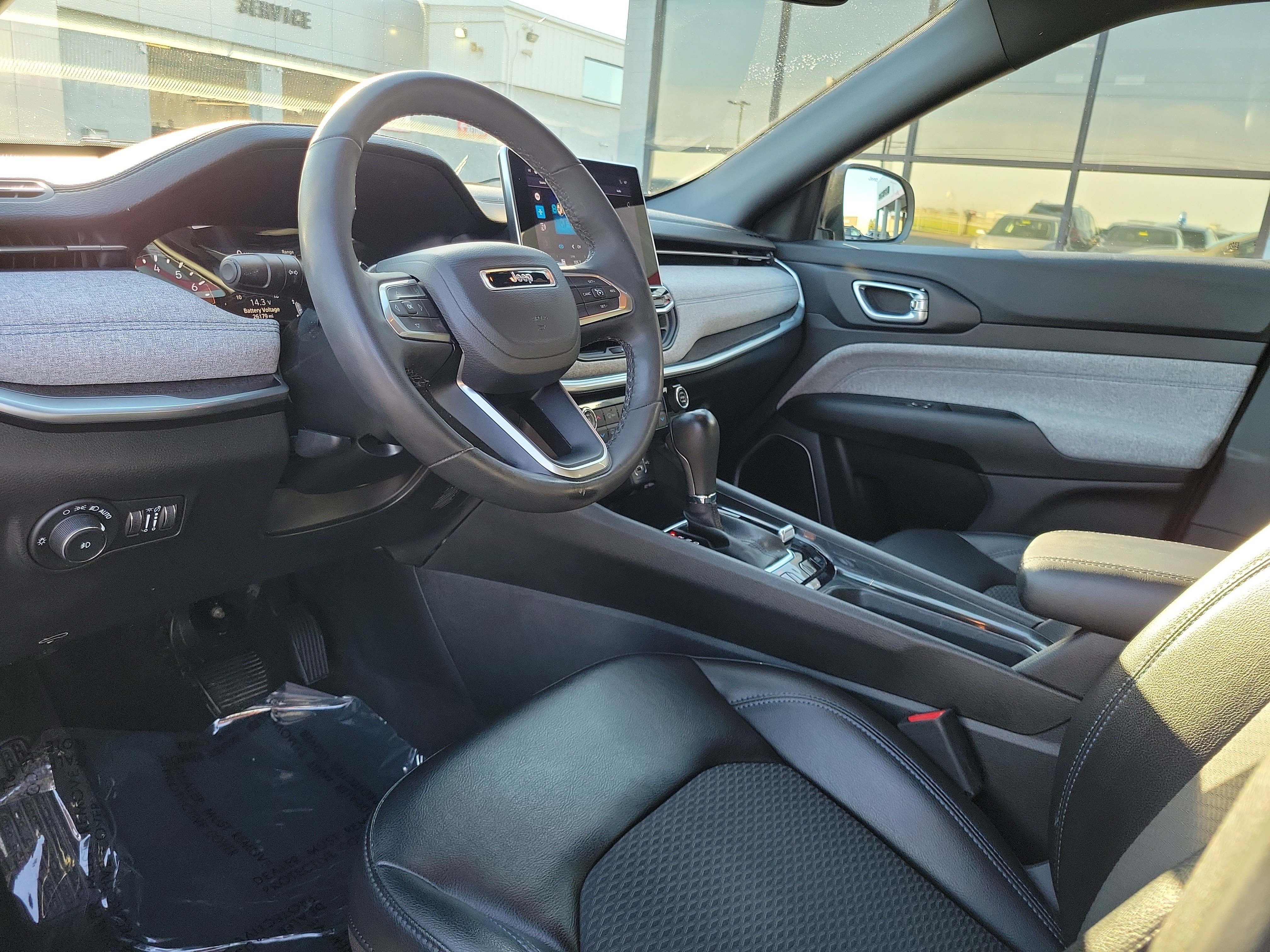 Used 2023 Jeep Compass Latitude w/ Convenience Group AWD/4WD image 19