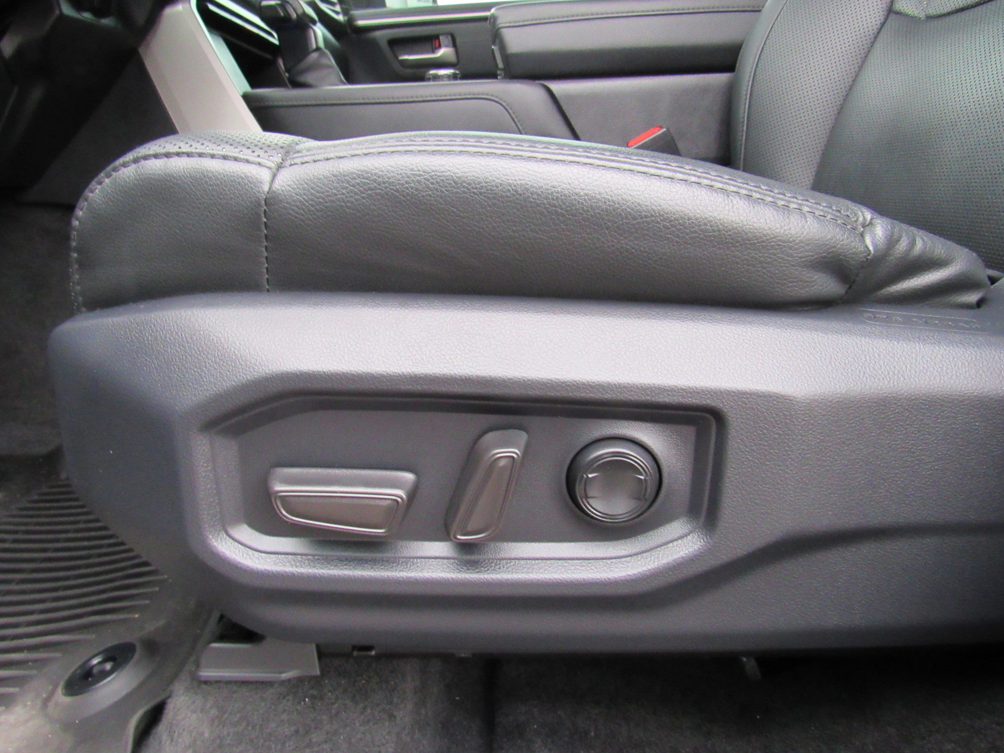 Used 2024 Toyota Tundra Limited image 13