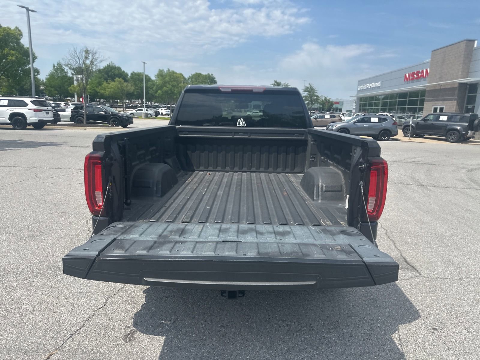 Used 2022 GMC Sierra 1500 SLT AWD/4WD image 13