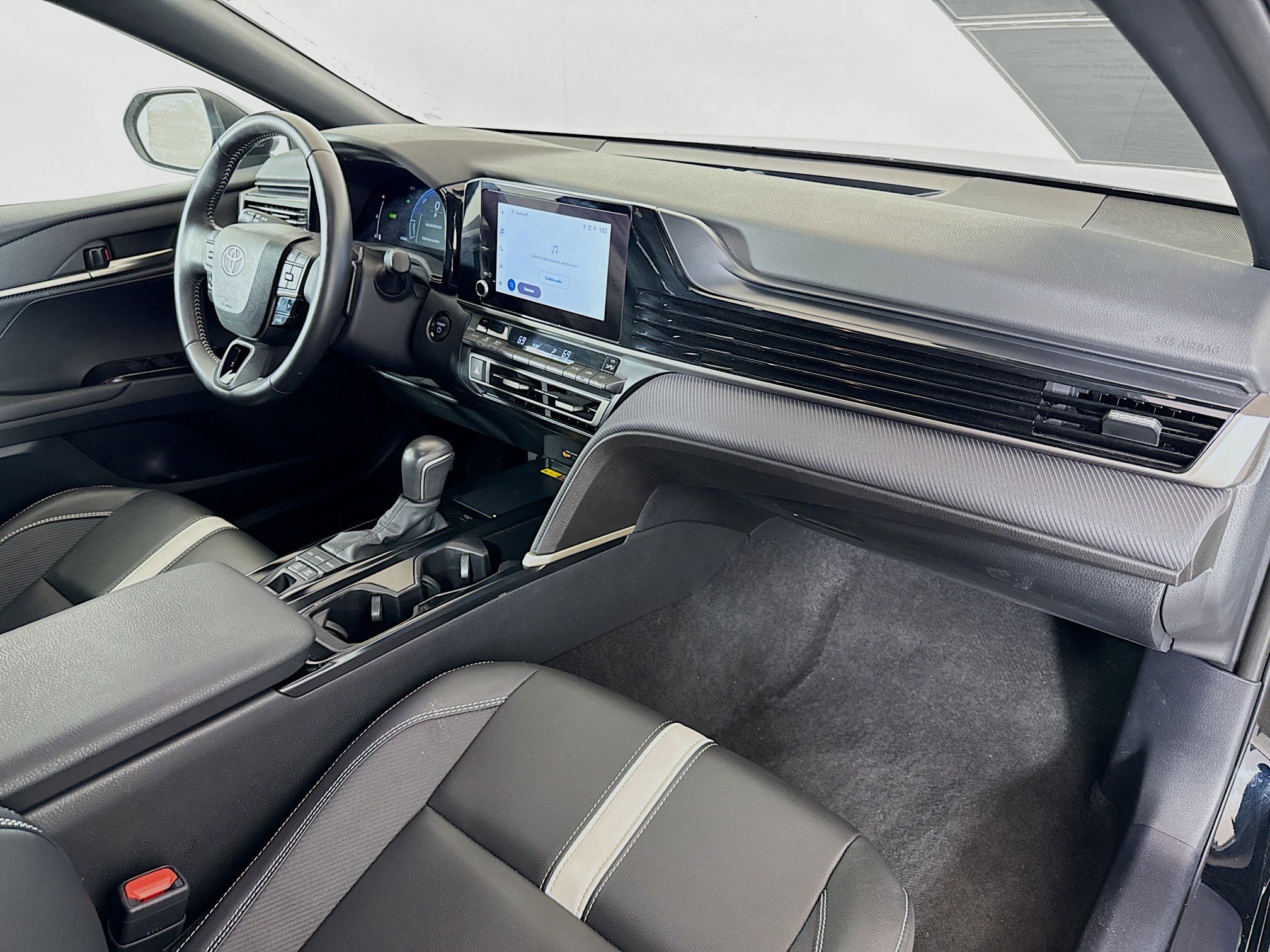 Used 2025 Toyota Camry SE FWD image 25