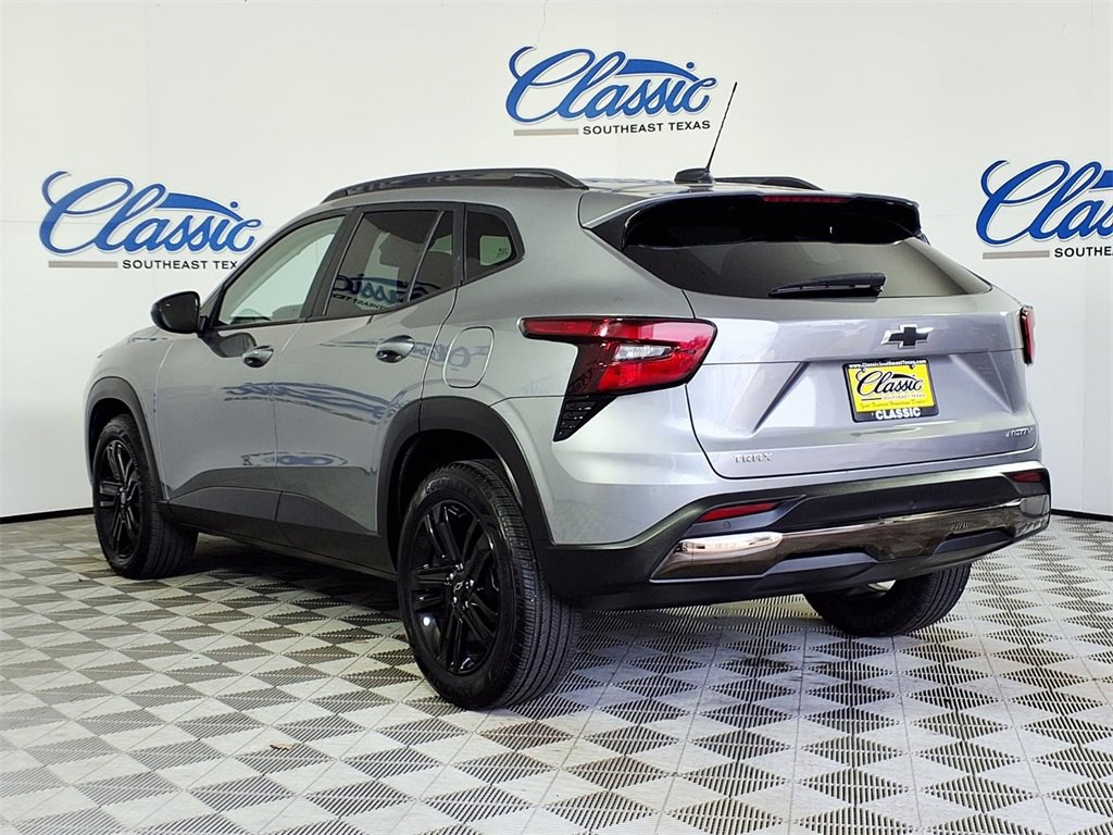 Used 2025 Chevrolet Trax ACTIV w/ Driver Confidence Package image 2