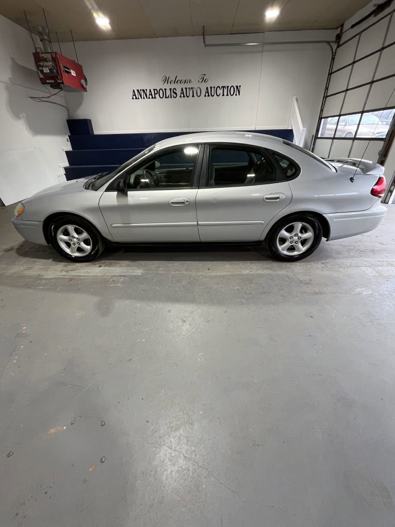 Used 2005 Ford Taurus SE image 1